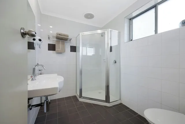 غرفة بريميوم بسرير كوين، Comfort Inn On Raglan 6/6