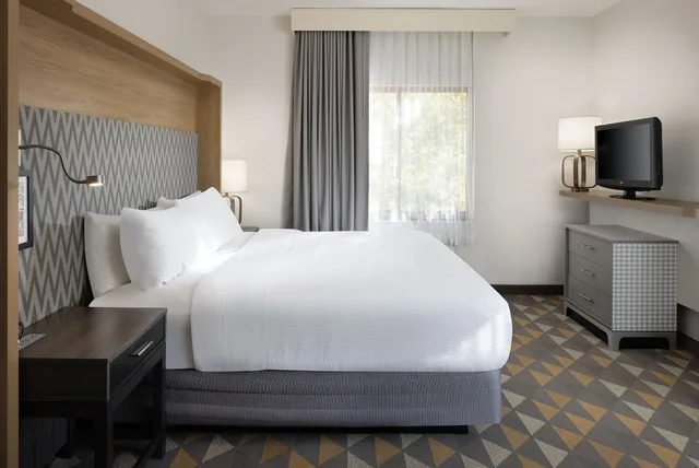 غرفة بسرير كينج بإطلالة على الجبل يُسمح فيها بالحيوانات الأليفة، Holiday Inn Steamboat Springs 7/10