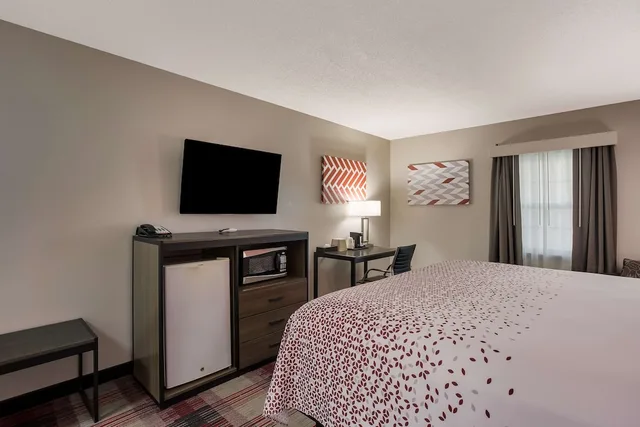 غرفة قياسية بسرير كينج، Surestay Hotel By Best Western Higginsville 3/4