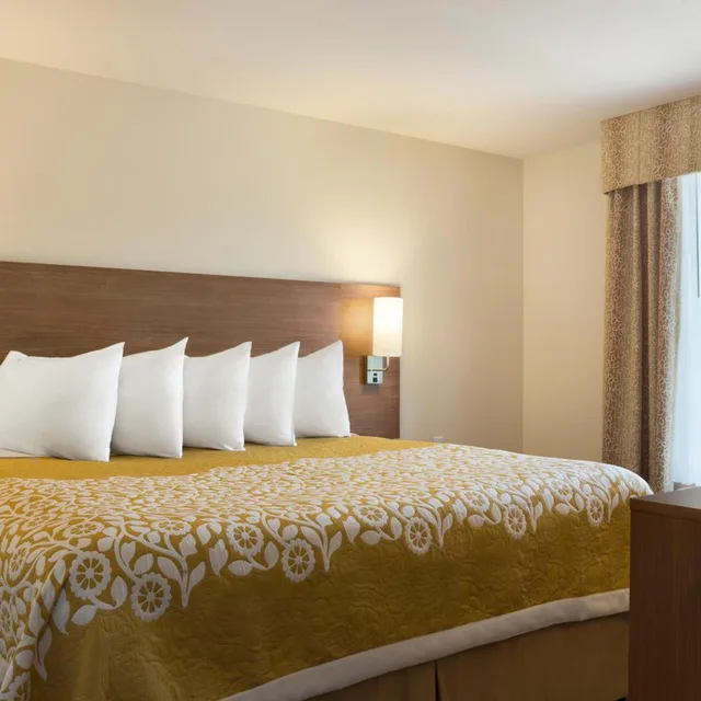 غرفة ديلوكس بسرير كينج، Days Inn And Suites Belmont 4/6