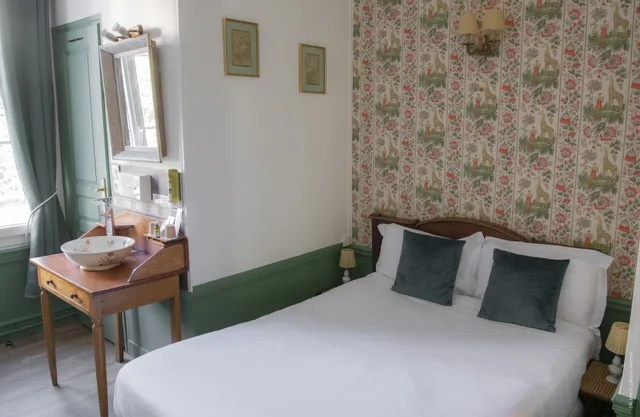 غرفة رومانسية بسريرين منفصلين، Hotel de Charme La Bonne Adresse 3/10