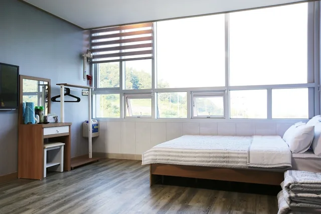 غرفة ديلوكس بسرير كوين، Flora Hostel Pension 1/4