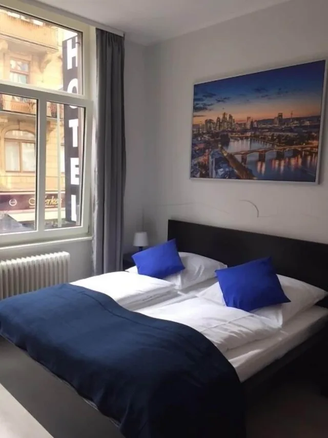 غرفة قياسية بسرير كينج، Main Hotel Frankfurt City 1/6