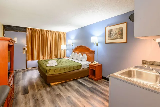 Efficiency, King Bed، Quality Inn New Orleans I-10 East 1/3
