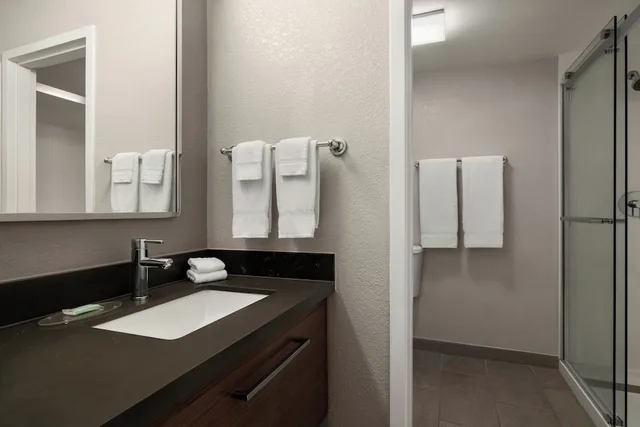 جناح بسريرين مزدوجين بغرفة نوم واحدة، Courtyard by Marriott Atlanta Northlake 5/5
