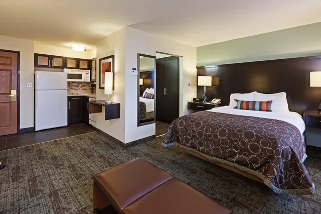 استوديو بسرير كوين، Staybridge Suites Tulsa-Woodland Hills 3/4