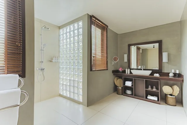 Lagoon, Cabin, King Bed، Jungle Beach an Uga Experience 3/6