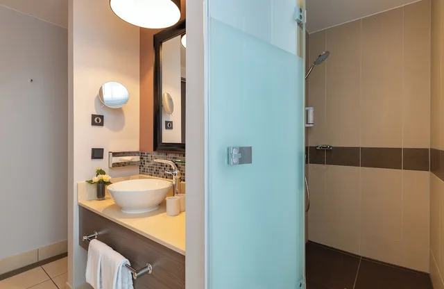 جناح جونيور بسريرين منفصلين، Leonardo Royal Hotel Berlin Alexanderplatz 3/4