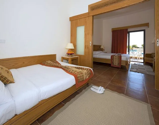 غرفة غراند بريميوم بسرير كينج وسرير فردي، Three Corners Fayrouz Plaza Beach Resort 3/5