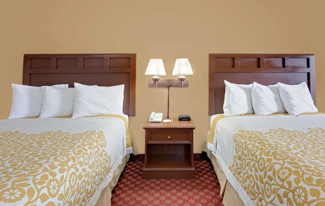 غرفة قياسية بسريرين كوين، Days Inn by Wyndham Paris 1/5