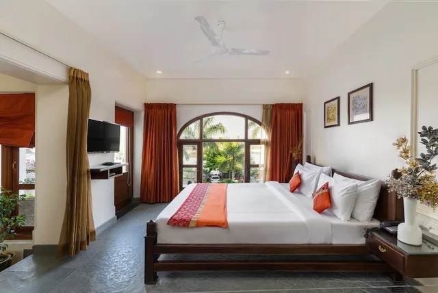 Heritage, Junior Suite, King Bed, Lake View, Shared Balcony، Treebo Brahma Niwas By The Lake 2/2