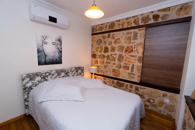 جناح غراند بسرير مزدوج بإطلالة على المسبح بغرفة نوم واحدة مع أريكة بمطبخ صغير، The Suite Apart Hotel Kaleici 1/6
