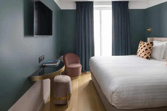 غرفة كلاسيكية بسرير كينج، Hotel Parisianer 2/4