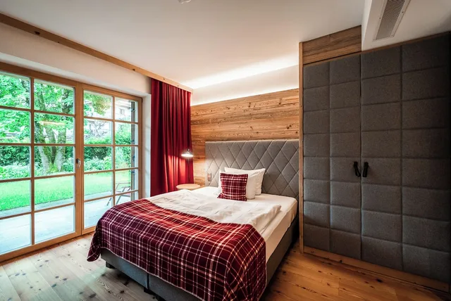 Comfort, Queen Bed, Golf Resort Achental 4/9