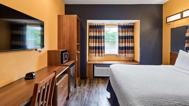 غرفة قياسية بسرير كوين، Surestay Plus Hotel By Best Western Keyser 2/9
