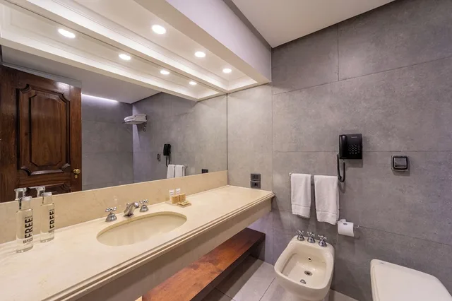 غرفة بريميوم بسريرين منفصلين، Radisson Montevideo Victoria Plaza Hotel 7/9