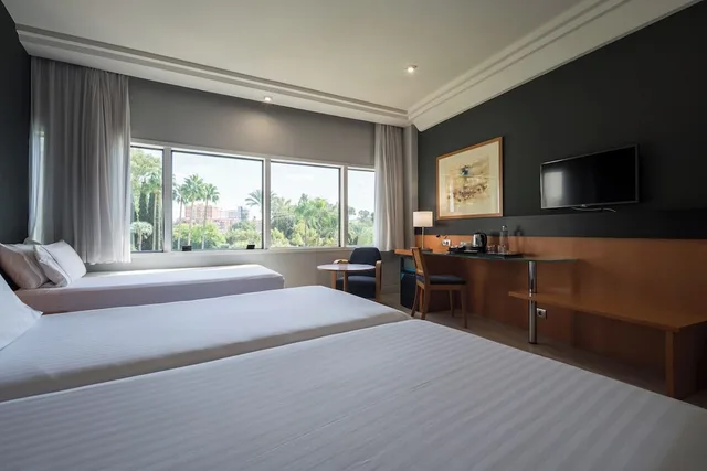 غرفة ثلاثية بسريرين منفصلين مع أريكة، Eurostars Al-Andalus Palace 1/5
