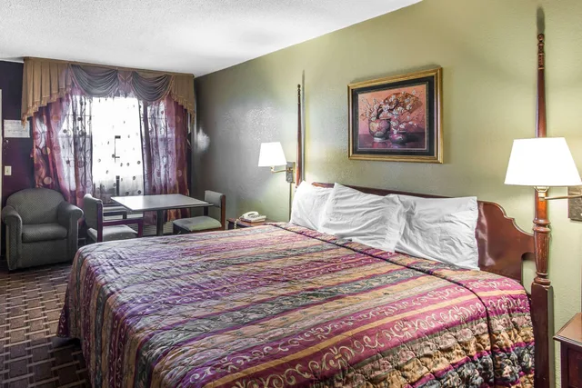 غرفة بسرير مزدوج لذوي الإعاقة، Rodeway Inn & Suites Smyrna - Nashville Area 2/2