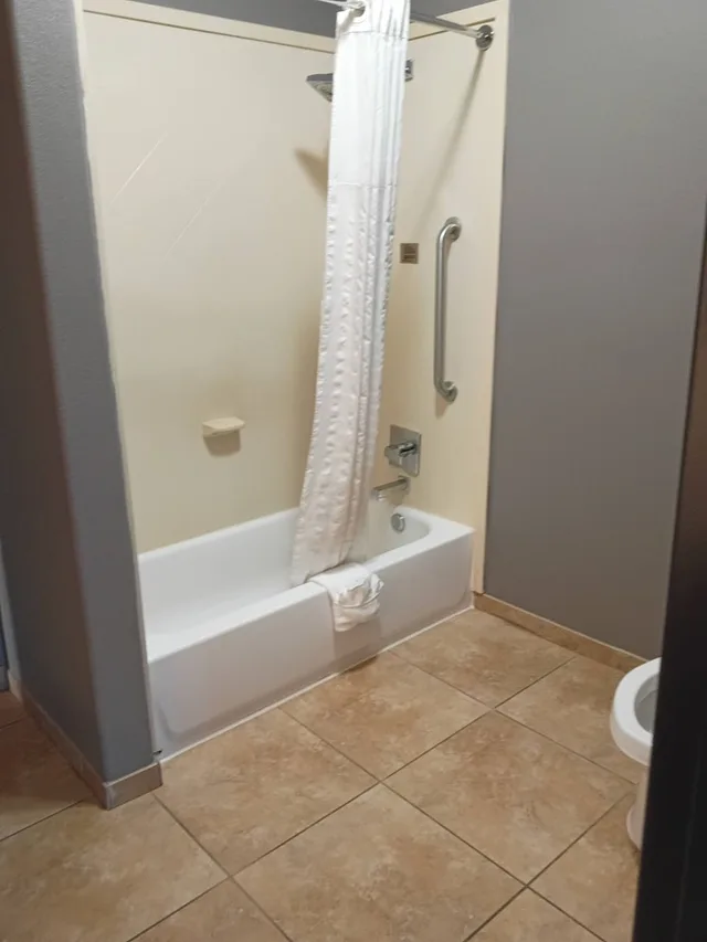 غرفة بسرير كينج، La Quinta Inn Suites Little Rock Bryant 5/6