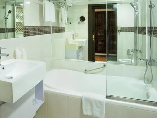 1 Bedroom, Suite, King Bed, Arabian Courtyard Hotel & Spa 3/4