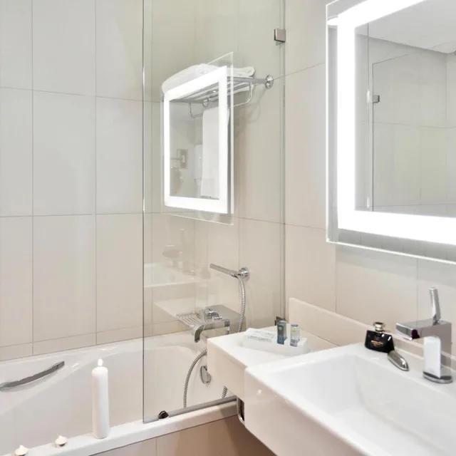 جناح سوبيريور بسرير كينج مع أريكة، Novotel Abu Dhabi Gate 6/7