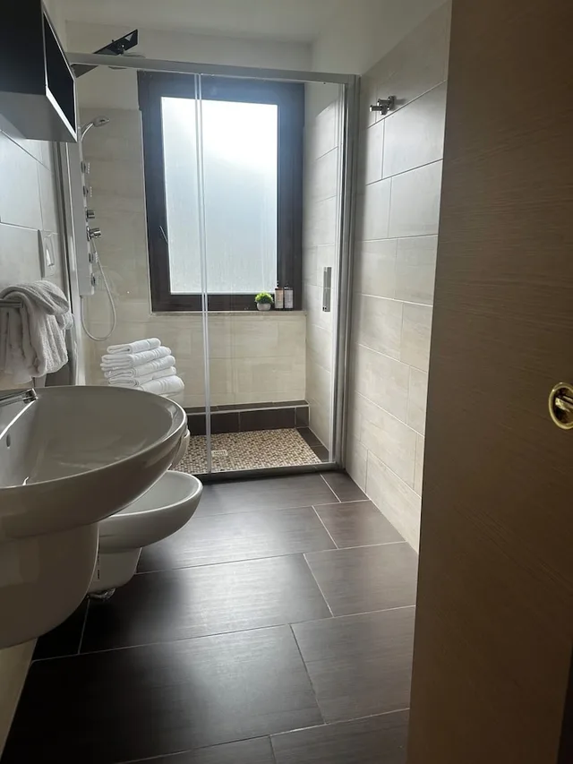 غرفة اقتصادية بسرير كوين وسرير فردي، Hotel Iris 5/5