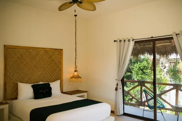 غرفة سوبيريور بسرير كوين بإطلالة على الحديقة، La Puerta Azul Beachfront Adults Only 2/10