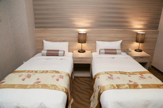 Standard, Twin Beds, Unique Holiday Hotel 2/3