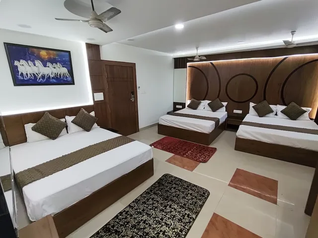 غرفة عائلية بسريرين كوين، Muskan Hotel 1/4