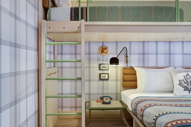 Suite, Twin Beds, Moxy Banff 5/5