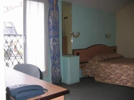 غرفة قياسية بسرير مزدوج، Hotel Ferney Republique 3/5