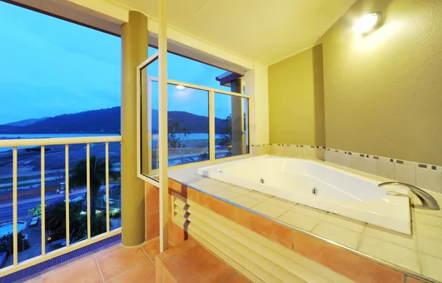 1 Bedroom, Spa, Suite, Bay View, Balcony، at Boathaven Bay Holiday Apartments 4/4
