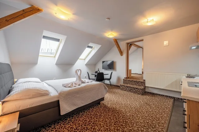 غرفة قياسية رباعية بسرير كوين بغرفة نوم واحدة، Brixen Prague 1/2