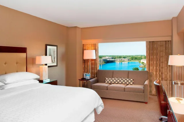 غرفة تقليدية بسرير كينج مع أريكة، Sheraton Indianapolis Hotel at Keystone Crossing 2/8