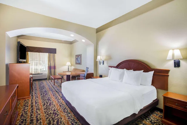 غرفة ديلوكس بسرير كينج لذوي الإعاقة، La Quinta Inn Suites Belton Temple South 1/1