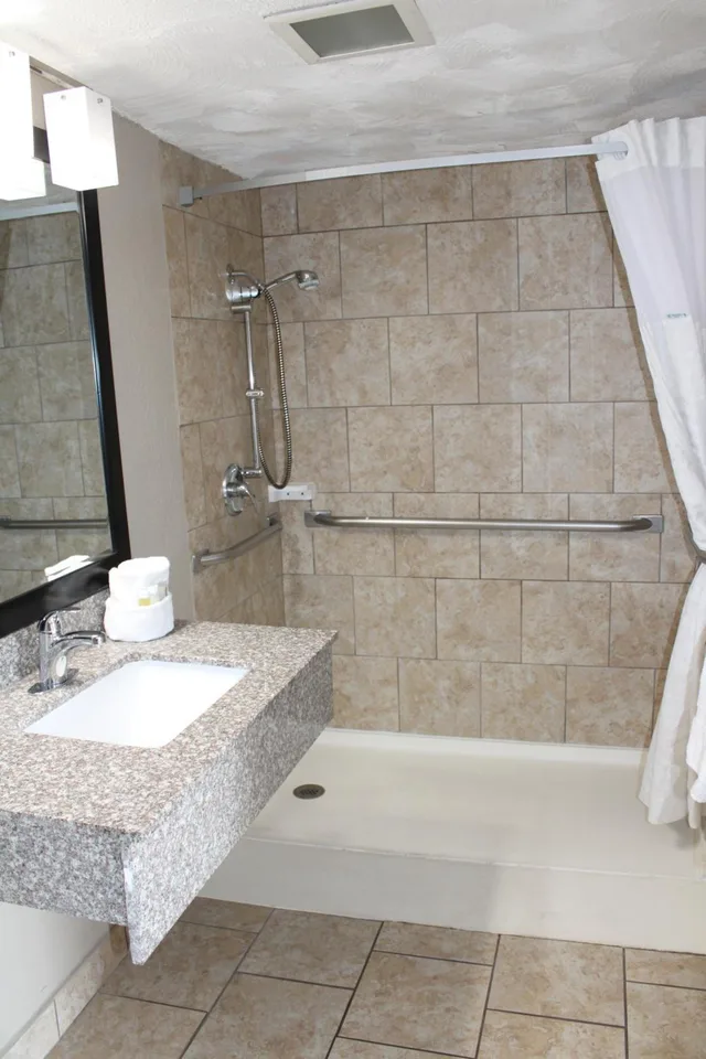 غرفة بسرير كوين للمدخنين لذوي الإعاقة، Economy Suites Springfield - I-44 2/2