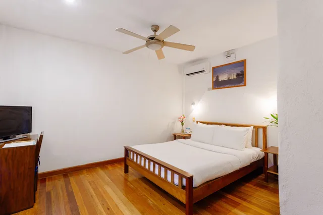 Petite, Suite, Queen Bed، The Strand Boutique Resort 1/7