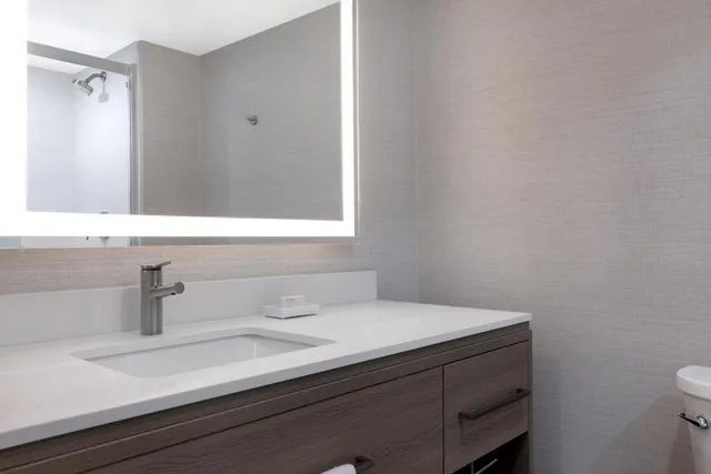 جناح استوديو بسرير كينج وسرير كوين بحوض استحمام لذوي الإعاقة، Home2 Suites by Hilton Kingston 4/9