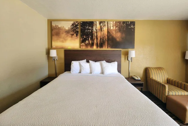 غرفة بسرير مزدوج للمدخنين، Days Inn by Wyndham Leesville 3/5