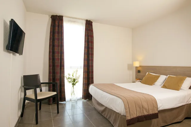 Studio, Sejours & Affaires Moulin Neuf Manosque 1/3