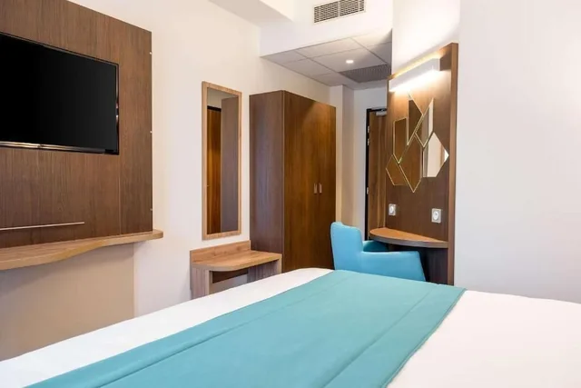 غرفة بسرير كينج، Brit Hotel Figeac 5/8