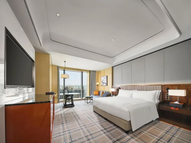 غرفة ديلوكس بسرير كينج وسرير كوين، Hilton Fuzhou 1/5