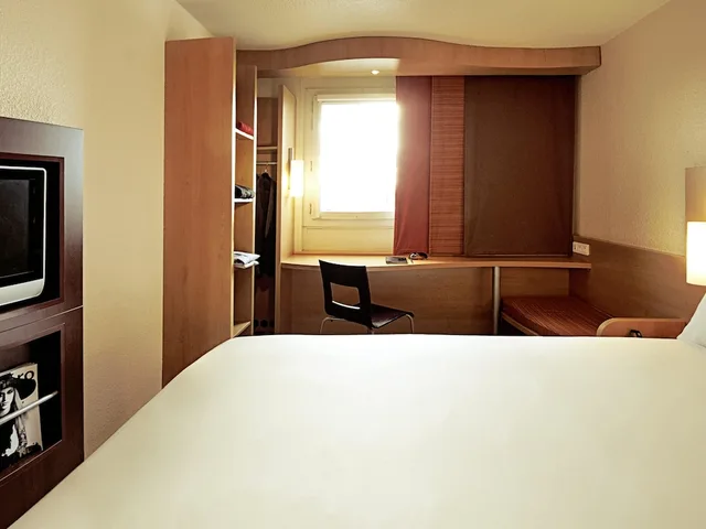 Room, 1 Double and 1 Single Bed, Ibis Antofagasta 5/7