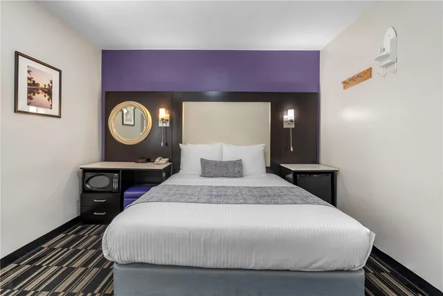 غرفة بسرير كوين بحوض استحمام، Surestay Hotel By Best Western Beverly Hills West 1/4