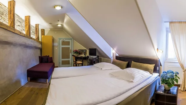 غرفة ديلوكس بسرير كينج، Cru Hotel 2/8
