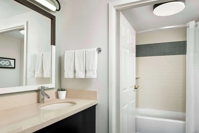 جناح استوديو بسرير كوين، Sonesta ES Suites Toronto Markham 5/6