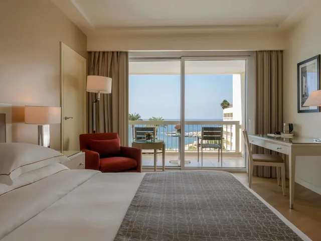 غرفة ديلوكس بسريرين منفصلين بإطلالة على البحر، Movenpick Hotel Beirut 7/9