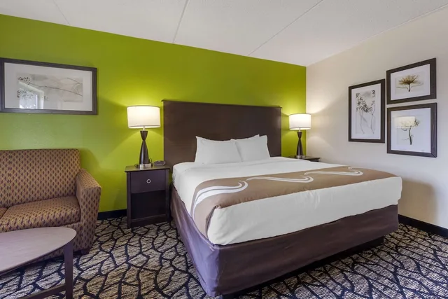 Suite, King Bed, Sofa, Jetted Tub, Quality Inn Oshkosh Aviation Park 1/3