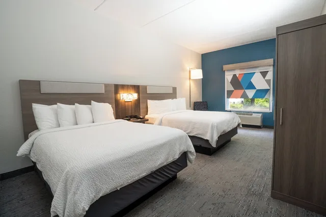 Standard, 2 Queen Beds, Extra Floor Space، Holiday Inn Express Hotel And Suites Orange City 2/7