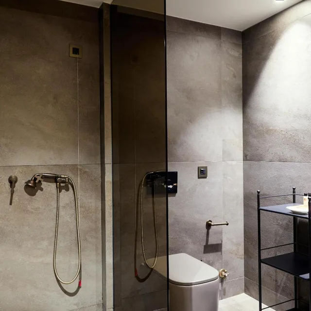 Fresco, King Bed, Outdoor Jetted Tub، Athens 1890 Boutique Hotel & Spa 6/6